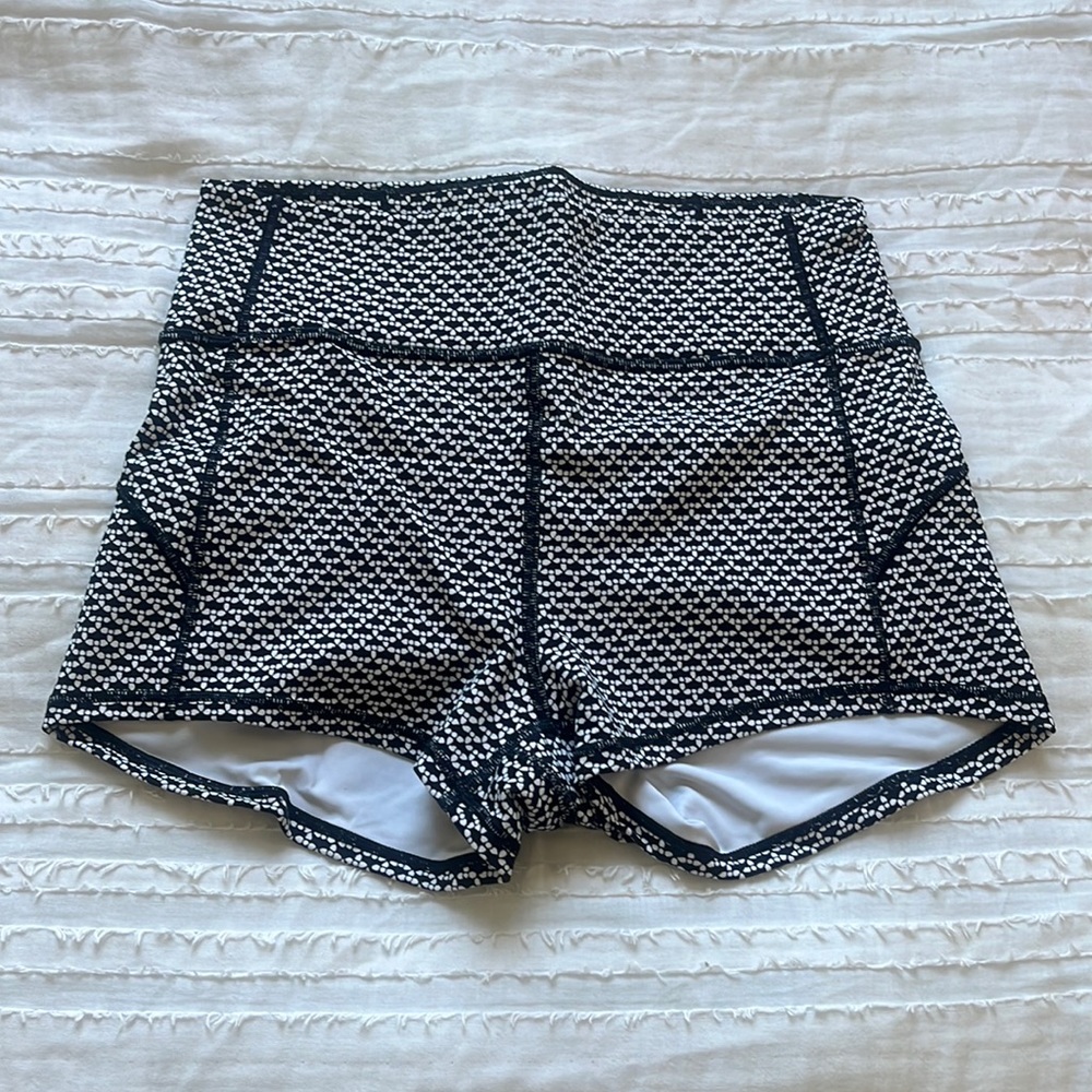 LULULEMON BOOTY SHORTS